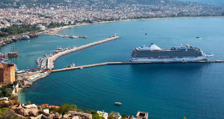 Toeristen uit diverse landen maken zich klaar om naar Turkije te reizen